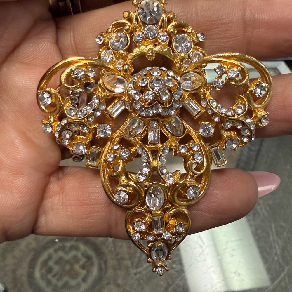 Barrera Gold Crystal Chandelier Clip Earrings - Picture 5 of 6